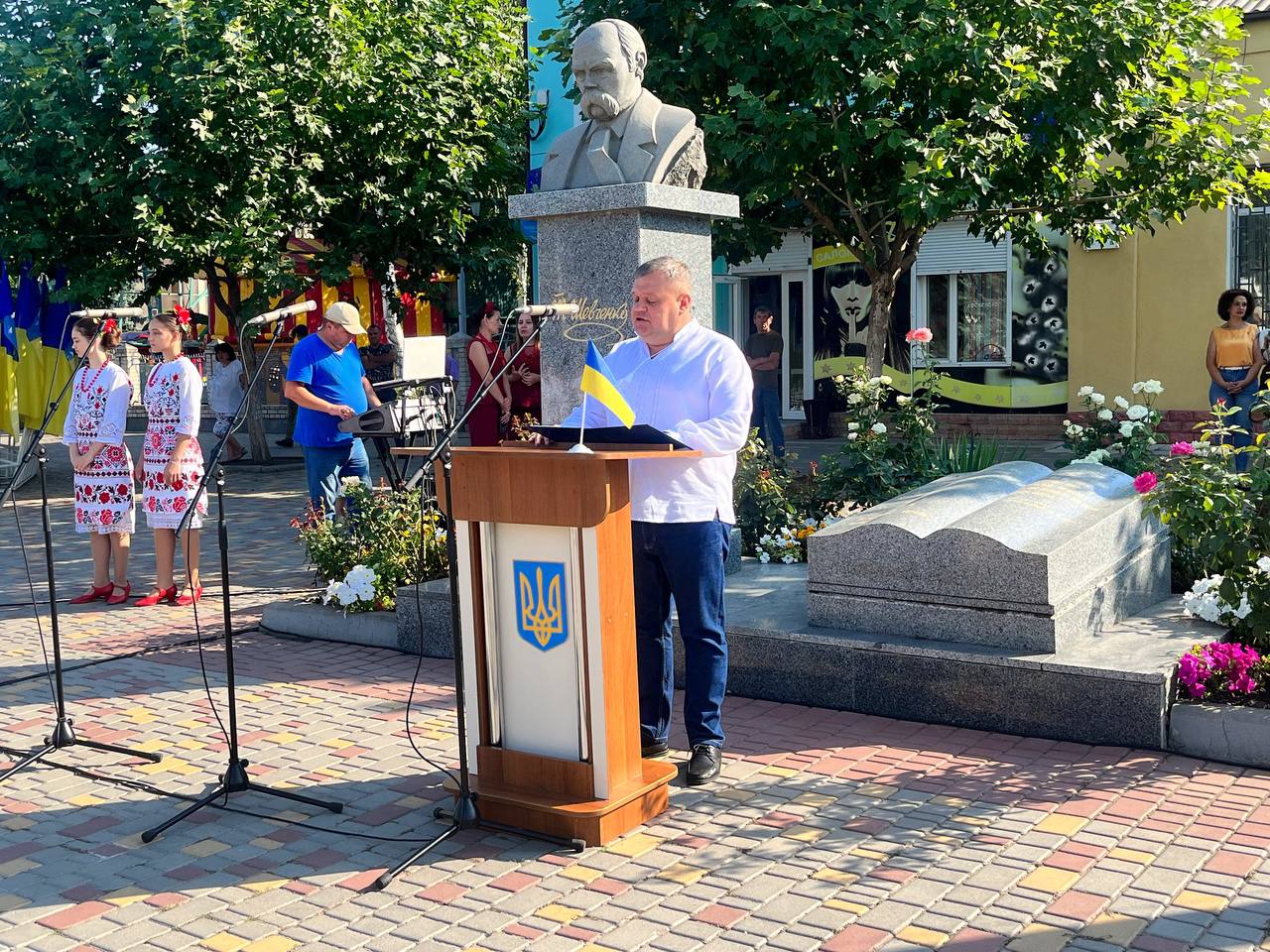 На головній площі Подільська відбувся урочистий мітинг.
